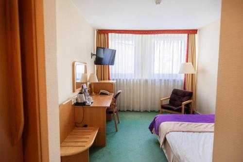 Ένα ή περισσότερα κρεβάτια σε δωμάτιο στο Mercure Opole