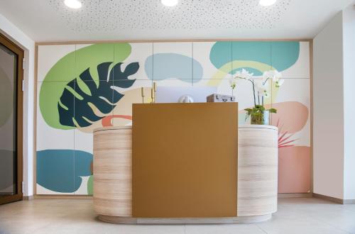 a room with a wall with a colorful mural at Hi5-Hotel Seiersberg in Windorf