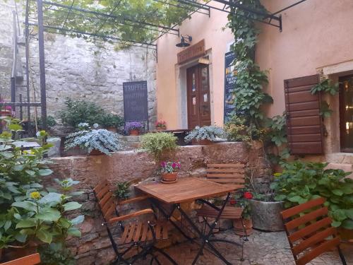 Taman di luar Bed & Breakfast Antico