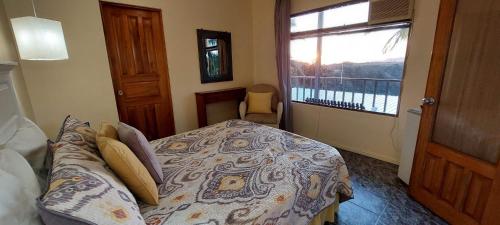 Ένα ή περισσότερα κρεβάτια σε δωμάτιο στο Vista Canyon Inn
