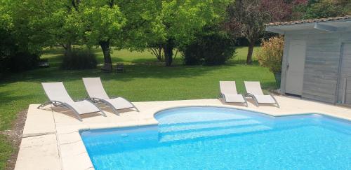 a pool with three lounge chairs and a swimming pool at Chambre Lily - Au Clos de Parranquet in Parranquet
