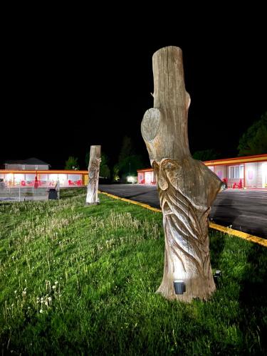 a sculpture of a tree stump in the grass at Harmony Inn in Goderich