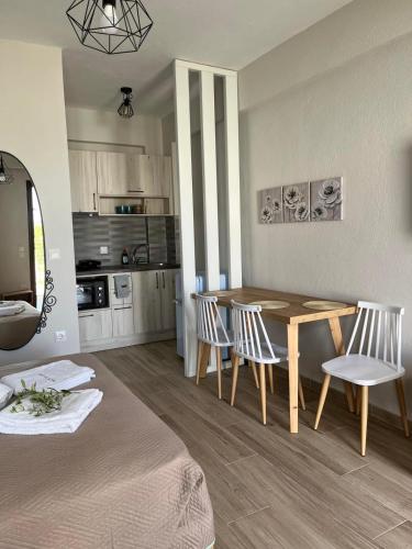 Fotografie z fotogalerie ubytování ROUTE DU CANAL v destinaci Nea Roda
