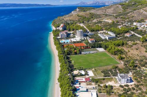 an aerial view of the shoreline of a beach at Apartments IKO in Tučepi