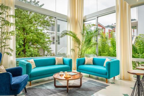 El Tesoro 2BHK Elegant Apartments in Siolim with Pool- 10 mins Drive to Assagaoにあるシーティングエリア