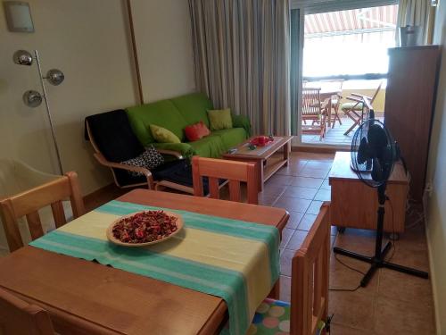 Posedenie v ubytovaní Vera Playa 2 hab 2 WC parking AA, Wifi, padel piscina climatizada y verano Lomas de mar