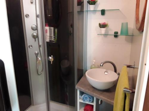 Studio cocon tesisinde bir banyo