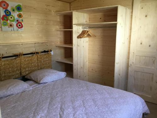 Postel nebo postele na pokoji v ubytování Ti Korelo Guidel
