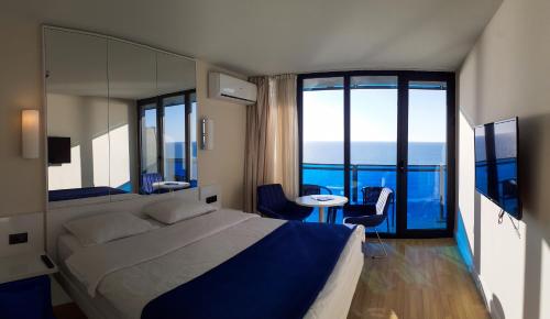 Postel nebo postele na pokoji v ubytování Only Front Sea View, No Side View, Wonderful Panorama, High Floor, Location Guarantee