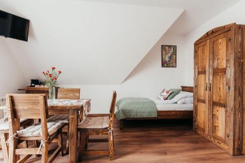 Postel nebo postele na pokoji v ubytování Willa Giergonia