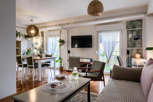 Avocado apartment city center- pet friendly!