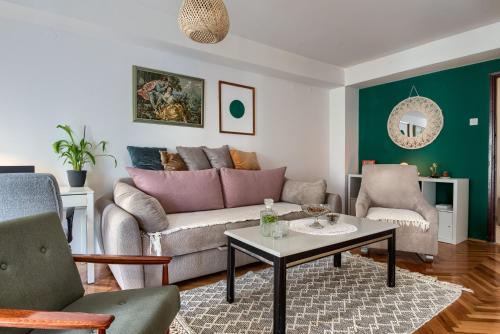 Avocado apartment city center- pet friendly!
