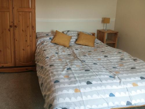 a bed with two pillows on it in a bedroom at Welcoming 4 Bed Holiday Home in Eastbourne in Eastbourne