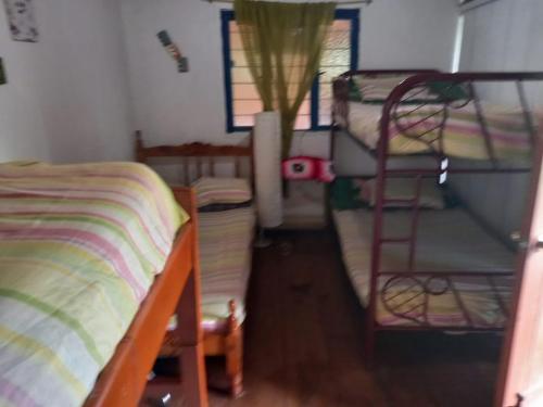 a bedroom with two bunk beds and a ladder at Agradable casa de Campo Villa Maruja. in Palmira