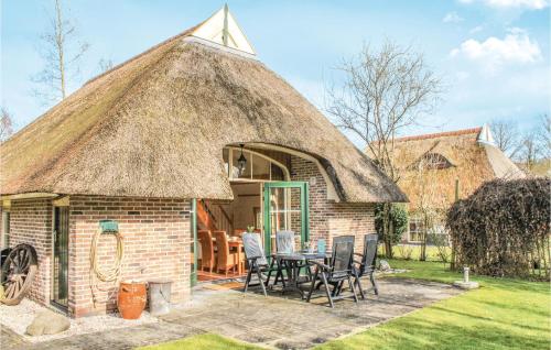 a hut with a table and chairs in a yard at De Haan in IJhorst