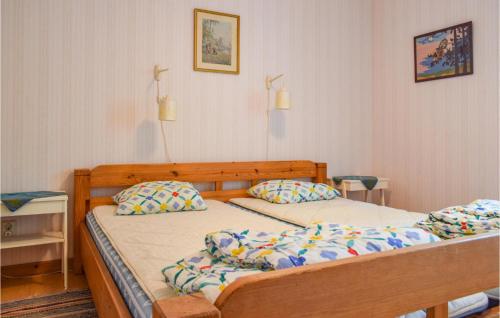 Ένα ή περισσότερα κρεβάτια σε δωμάτιο στο Nice Home In Eksj With Kitchen