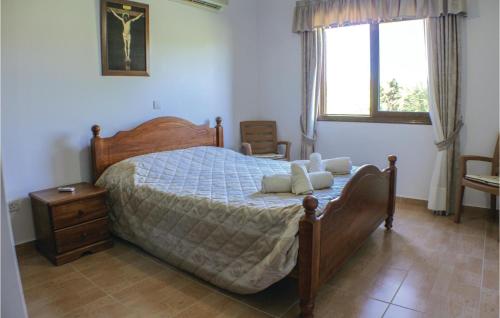 Кровать или кровати в номере Gorgeous Home In Maroni-larnaca With Outdoor Swimming Pool