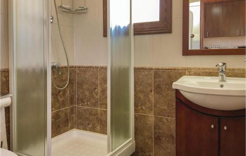 Kupatilo u objektu 4 Bedroom Stunning Home In Maroni-larnaca