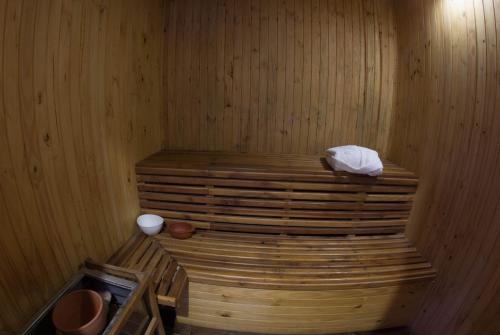 a inside of a sauna with a wooden tub at Hotel Malargue in Malargüe