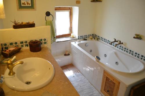 a bathroom with a sink and a bath tub at La Casa Del Teix in Eslida