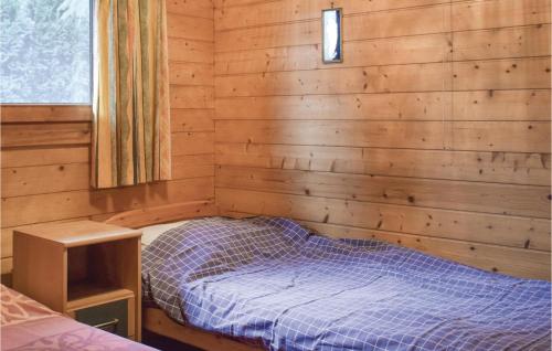 Un pat sau paturi într-o cameră la Sjapoo