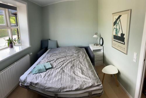 Postel nebo postele na pokoji v ubytování Fredelig overnatning ved Sundet og Nørrestrand sø