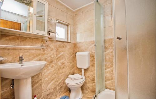 Et badeværelse på 2 Bedroom Stunning Home In Herceg Novi