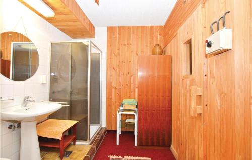 Koupelna v ubytování Lovely Apartment In Portoroz With Sauna