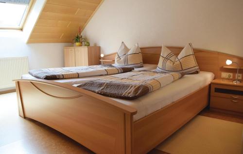 Lova arba lovos apgyvendinimo įstaigoje Beautiful Apartment In B, Peterstal-griesbach With Kitchen