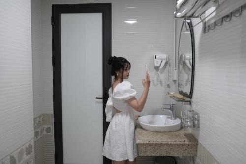 Phúc Lâm Hotel tesisinde bir banyo