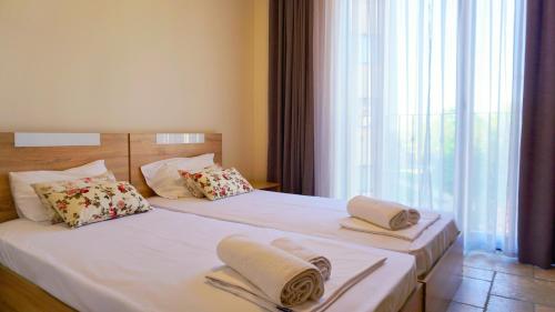 Ένα ή περισσότερα κρεβάτια σε δωμάτιο στο HC Apartments Kaliakria