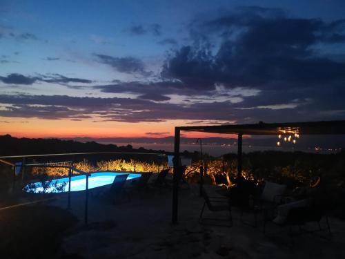 Robinson crusoe style house "MASLINA''