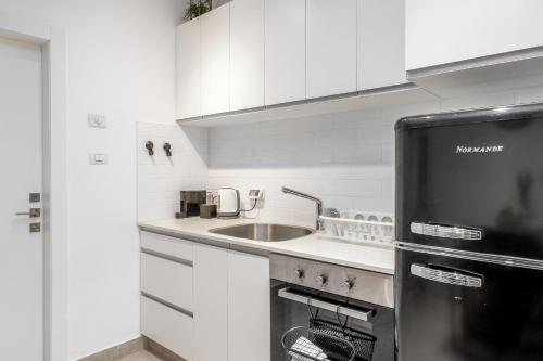 Η κουζίνα ή μικρή κουζίνα στο Adama by Sweett - Mahane Yehuda Apartments