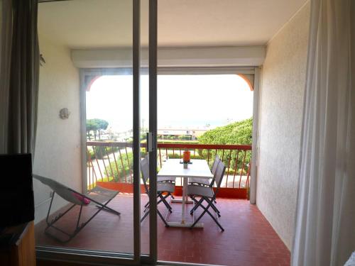 Photo de la galerie de l'établissement Appartement 2 pièces avec terrasse, parking. Plages à 200m - FR-1-307-195, au Grau-du-Roi