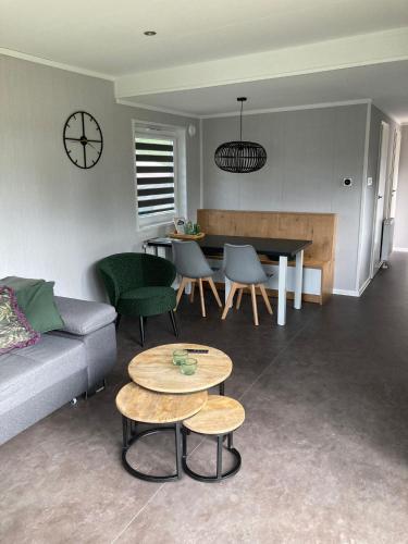 Ruang duduk di Chalet Vechtdal