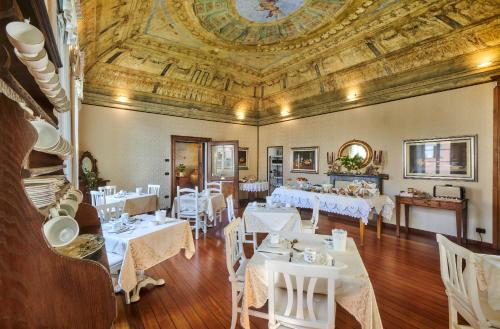 A seating area at Villa Annamaria B&B