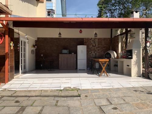 Το κτήριο όπου στεγάζεται  η παραθεριστική κατοικία