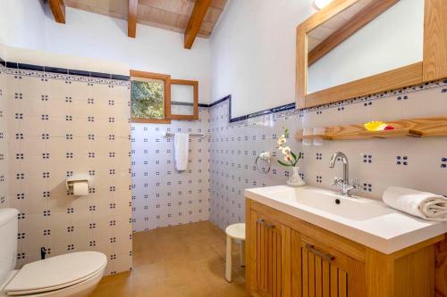 Charming 3 bedroomn villa with pool in Pollensa by Renthousing