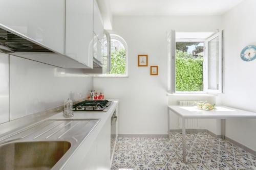 Nhà bếp/bếp nhỏ tại Villa Lo Pozzo, Anacapri