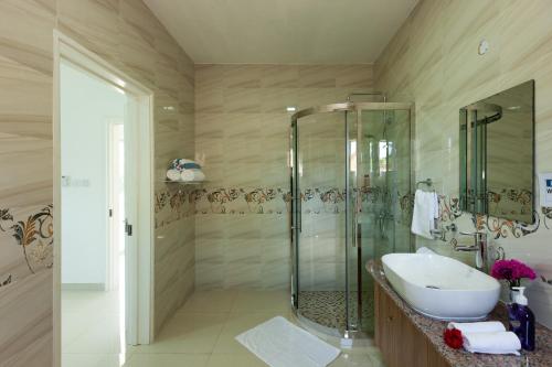 A bathroom at Blue Sky Self Catering