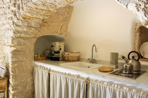 O bucătărie sau chicinetă la EnjoyTrulli - Unesco Site