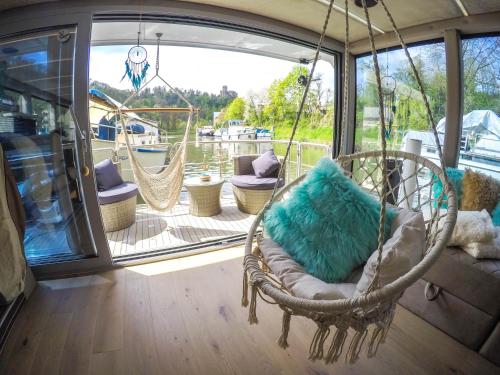 a porch with a swing on a boat at Hausboot Schleuseninsel in Lahnstein