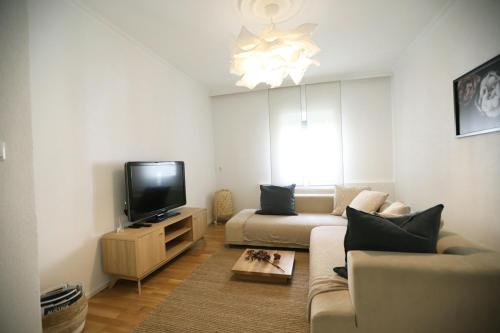 a living room with a couch and a tv at Neu renoviertes, behagliches Haus in Oberdrauburg