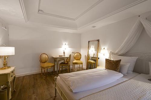 เตียงในห้องที่ BALTHAZAR, das kleine Hotel Iphofen