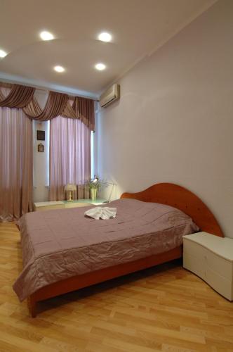 Säng eller sängar i ett rum på Kiev Accommodation Apartment on Prorizna st.