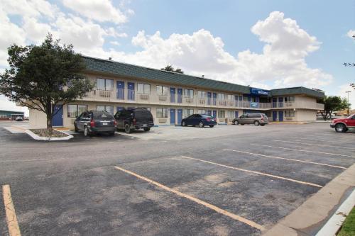 a parking lot in front of a hotel at Motel 6-Fort Stockton, TX in Fort Stockton