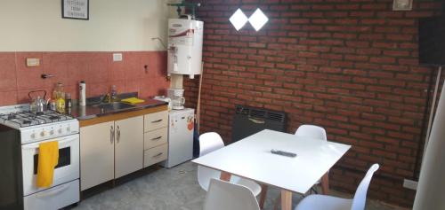 Una cocina o kitchenette en Departamentos Centro El Calafate