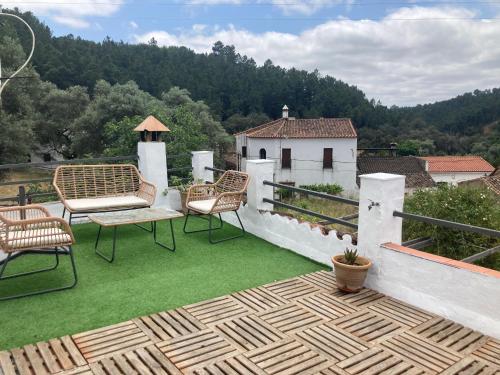 a patio with chairs and grass on a roof at La Casita in Fuente del Oro