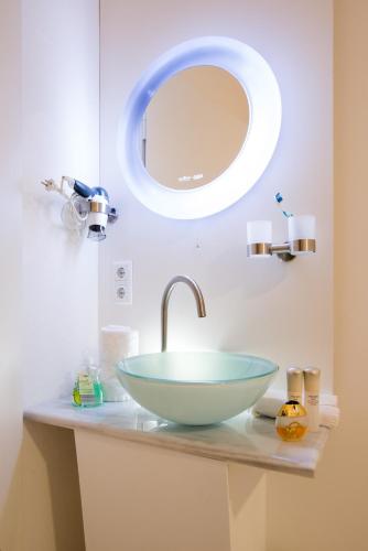 a bathroom with a bowl sink and a mirror at Business Hostel Wiesbaden ONE in Wiesbaden