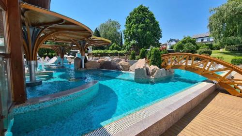 Bazén v ubytovaní Spa Residence Carbona Onyx Deluxe Apartman alebo v jeho blízkosti